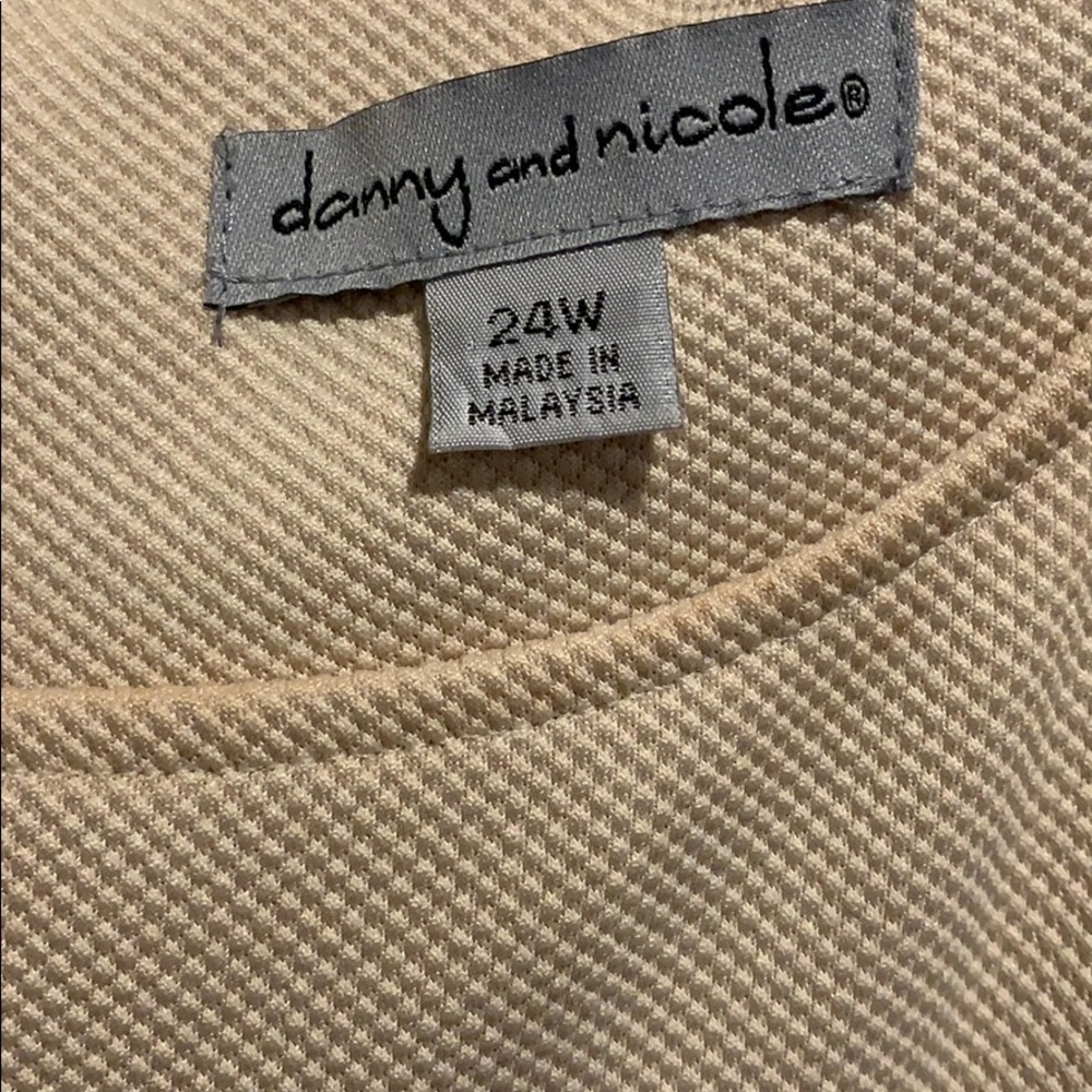 PRE-LOVED- DANNY &NICOLE 2Piece - Picture 3 of 6